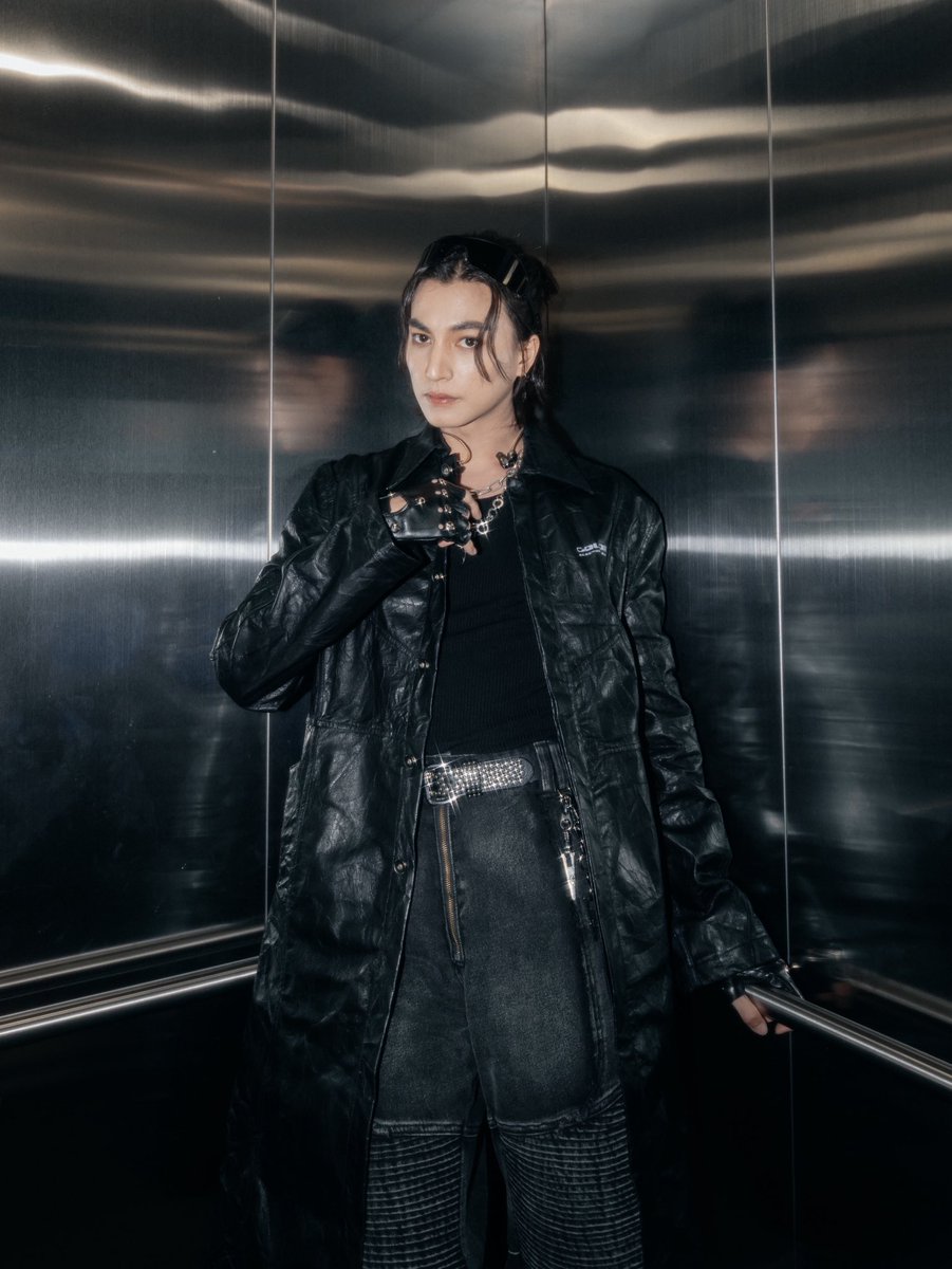 tb_entofficial's tweet photo. กลัฟ คณาวุฒิ แขกรับเชิญของ JAY B ในงาน #2026tape_roots_bangkok ✨
เป็นอีกหนึ่งโมเมนต์ที่น่าจดจำ

GULF X JAYB CONCERT 
#TAPE_ROOTS_BANGKOK_DAY1
#TAPE_ROOTS_BANGKOK_DAY2
#JAYB #GulfKanawut https://t.co/NqRyOEcjzj