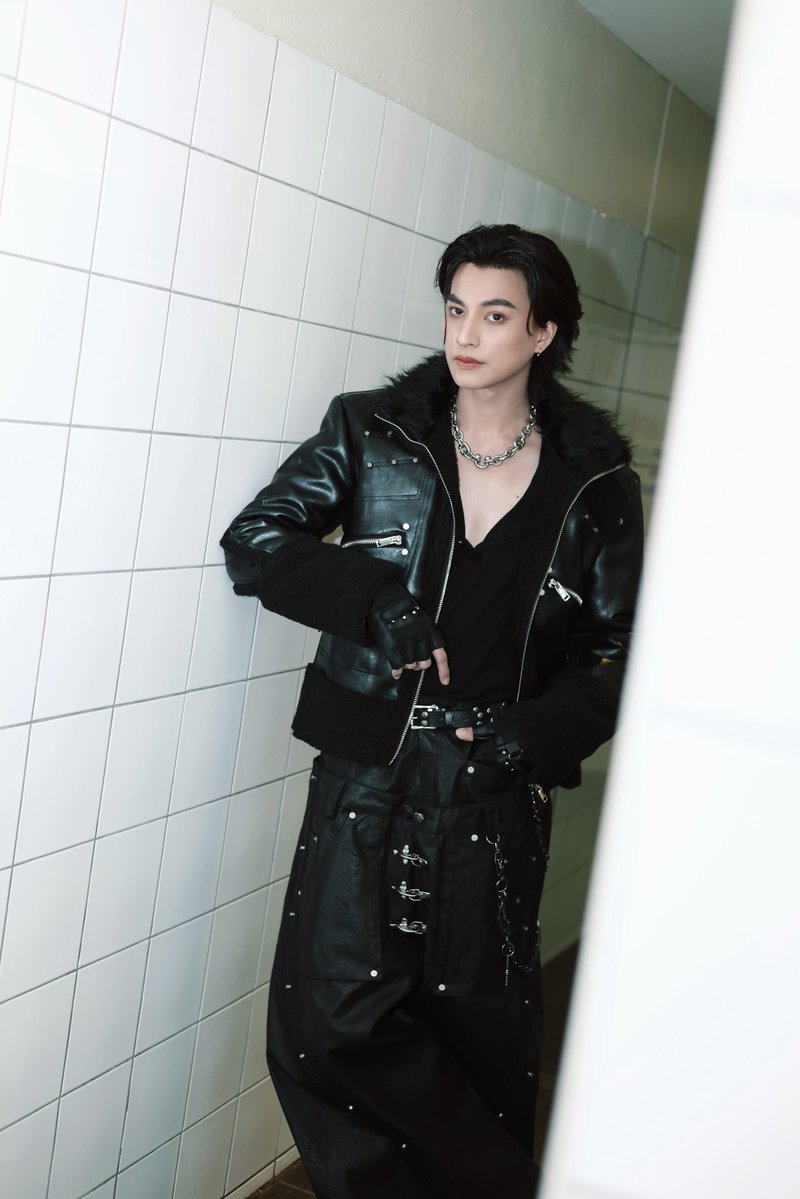 tb_entofficial's tweet photo. กลัฟ คณาวุฒิ แขกรับเชิญของ JAY B ในงาน #2026tape_roots_bangkok ✨
เป็นอีกหนึ่งโมเมนต์ที่น่าจดจำ

GULF X JAYB CONCERT 
#TAPE_ROOTS_BANGKOK_DAY1
#TAPE_ROOTS_BANGKOK_DAY2
#JAYB #GulfKanawut https://t.co/HtTmCLIkQW