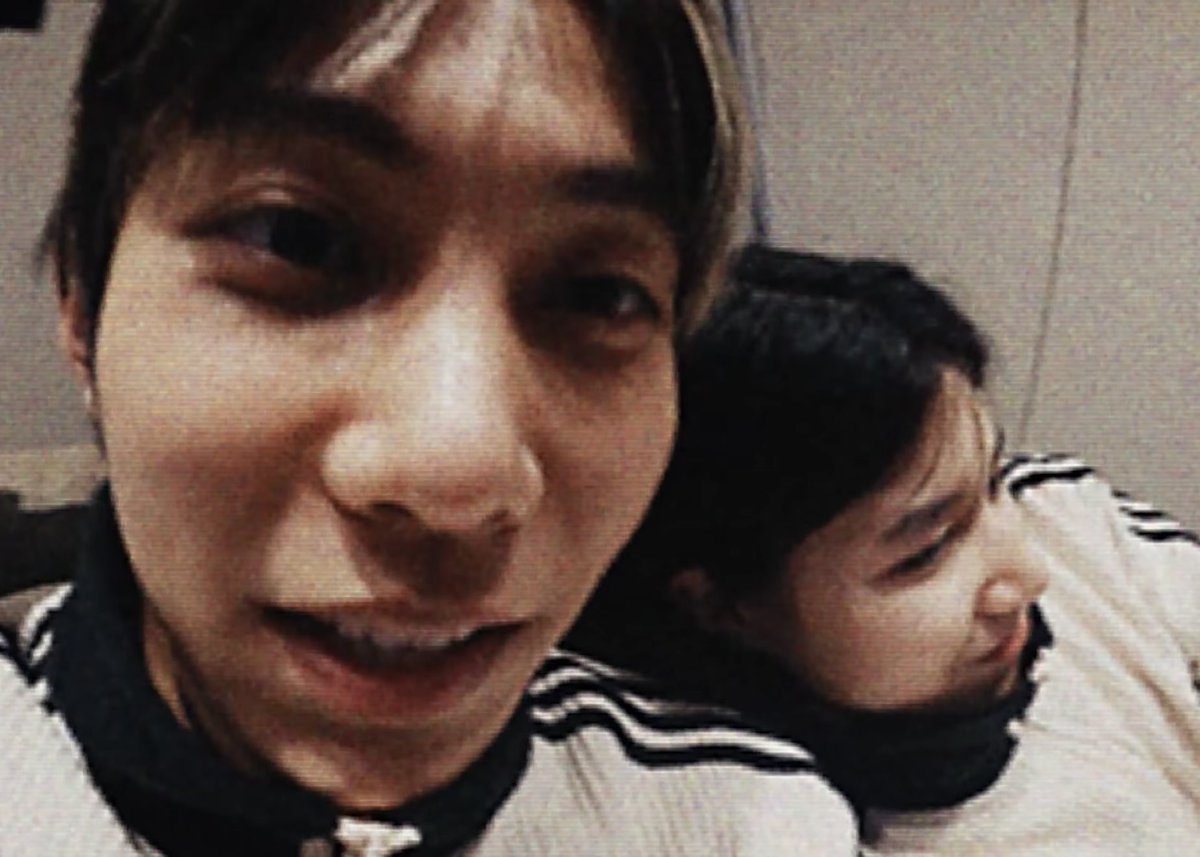 501jourdain's tweet photo. so cute how comfy louis looks every time he rests his head on ryul’s shoulder 🫠🩶 https://t.co/5qIVMfzIQp