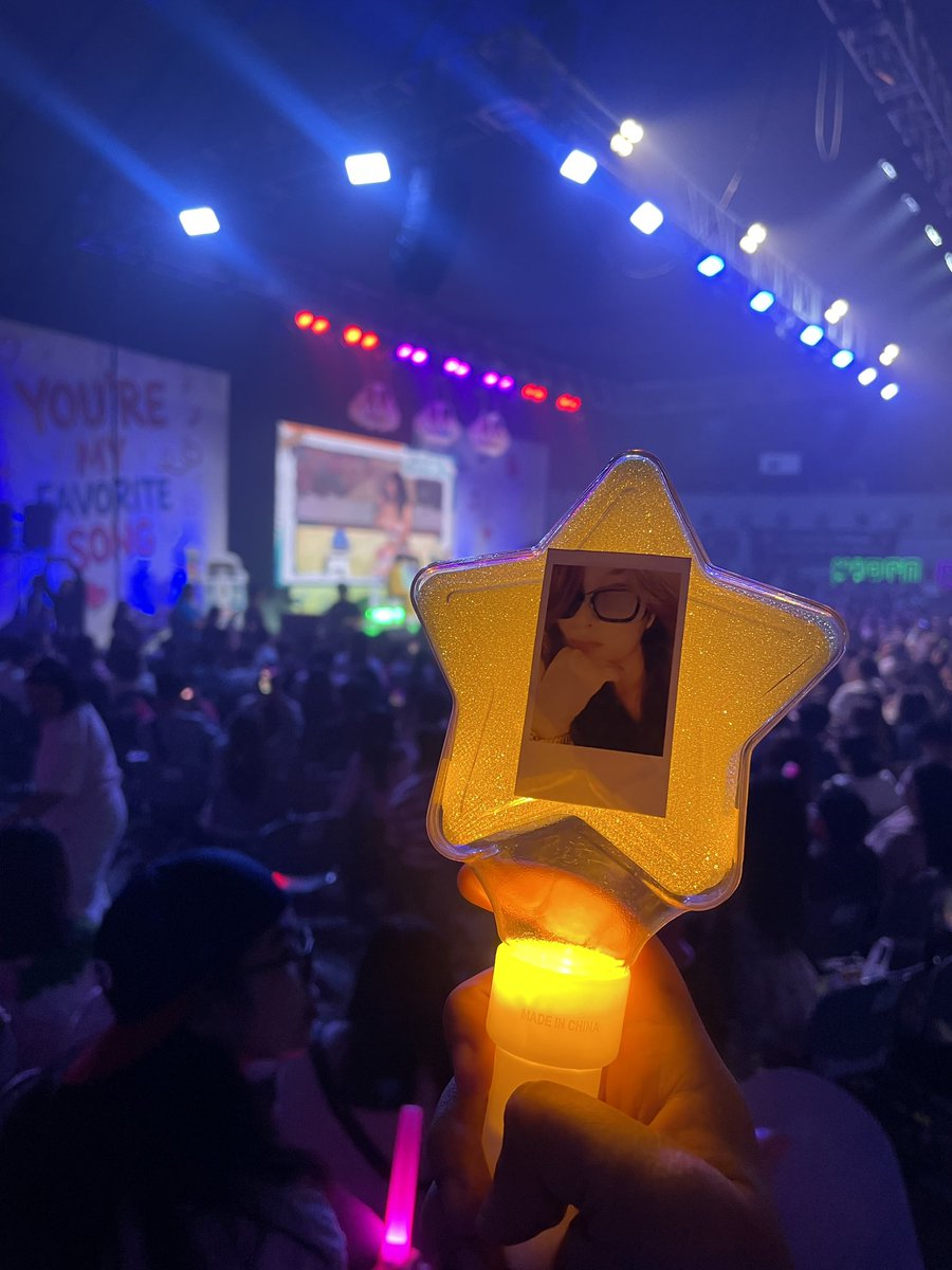 CaptainNiTalaa's tweet photo. Ito na ngani, babalik na sa pink and yellow😓 Sino ba mga nagpapailaw ng green kahapon ha😾 https://t.co/X2sYpzup2W
