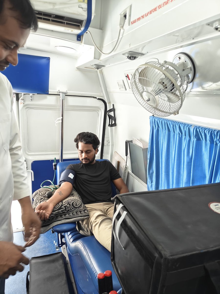 BengaluruMBFC's tweet photo. Blood Donation Happening Smoothly at Brundha Theatre Bengaluru 🔥🔥🔥

@urstrulyMahesh #Varanasi #Dookudu https://t.co/XhLbvEYkAt