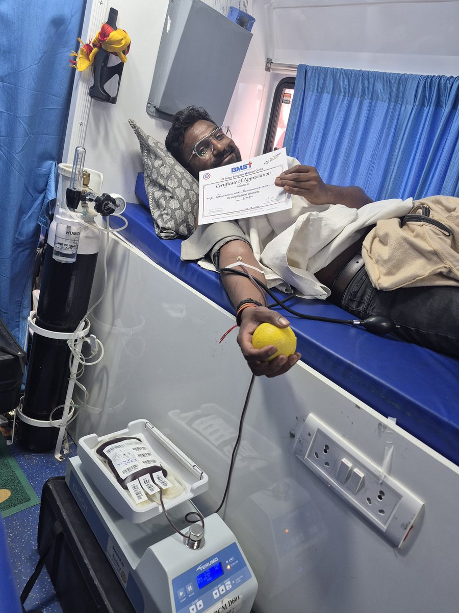 BengaluruMBFC's tweet photo. Blood Donation Happening Smoothly at Brundha Theatre Bengaluru 🔥🔥🔥

@urstrulyMahesh #Varanasi #Dookudu https://t.co/XhLbvEYkAt