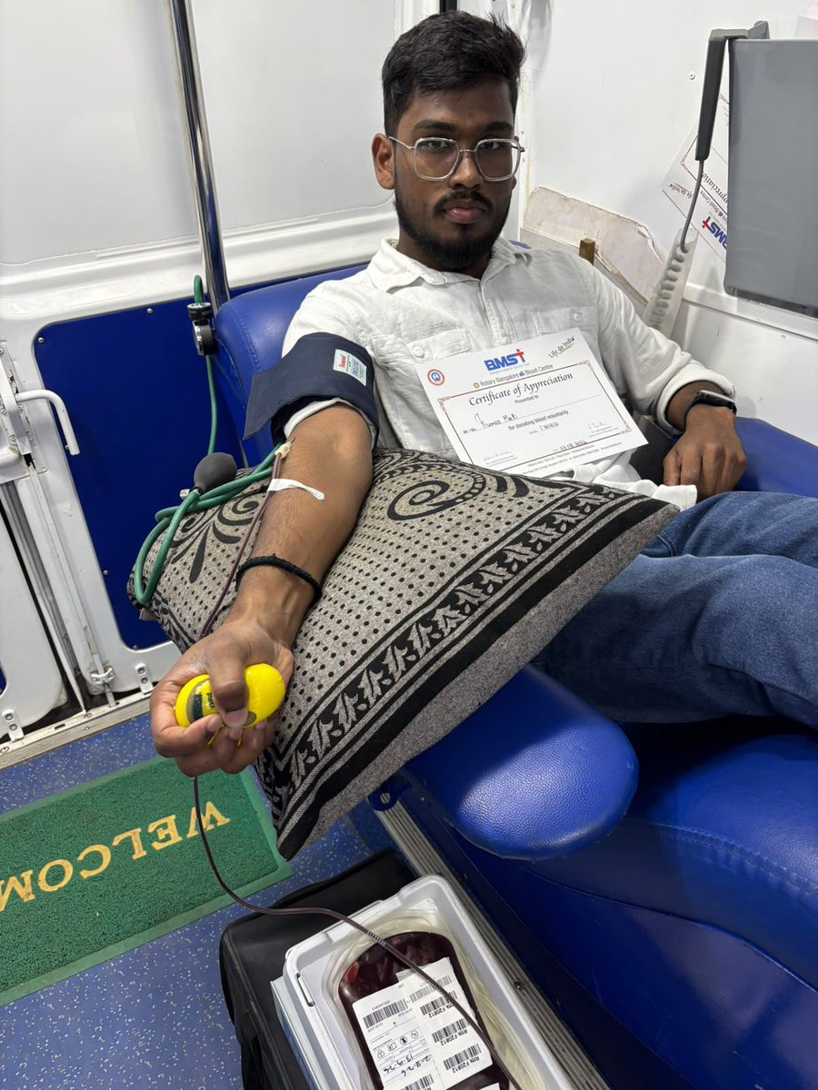 BengaluruMBFC's tweet photo. Blood Donation Happening Smoothly at Brundha Theatre Bengaluru 🔥🔥🔥

@urstrulyMahesh #Varanasi #Dookudu https://t.co/XhLbvEYkAt
