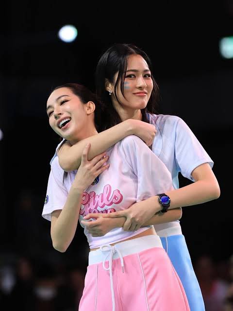 2act062's tweet photo. ปีก่อนเผาหลอก ปีนี้เผาจริง
55555555555555555 เอนจอยลูกกกก https://t.co/A2bnIiJKNg