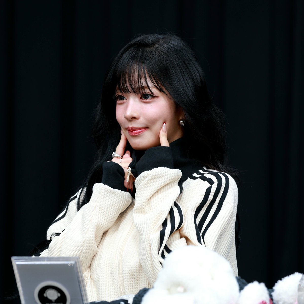 SnowBloom_'s tweet photo. 26.07.25 비트로드 팬싸인회 

이래도 안귀엽다고? 이래도?!

#fromis_9 
#프로미스나인 
#이채영 https://t.co/q98dnOfFl8