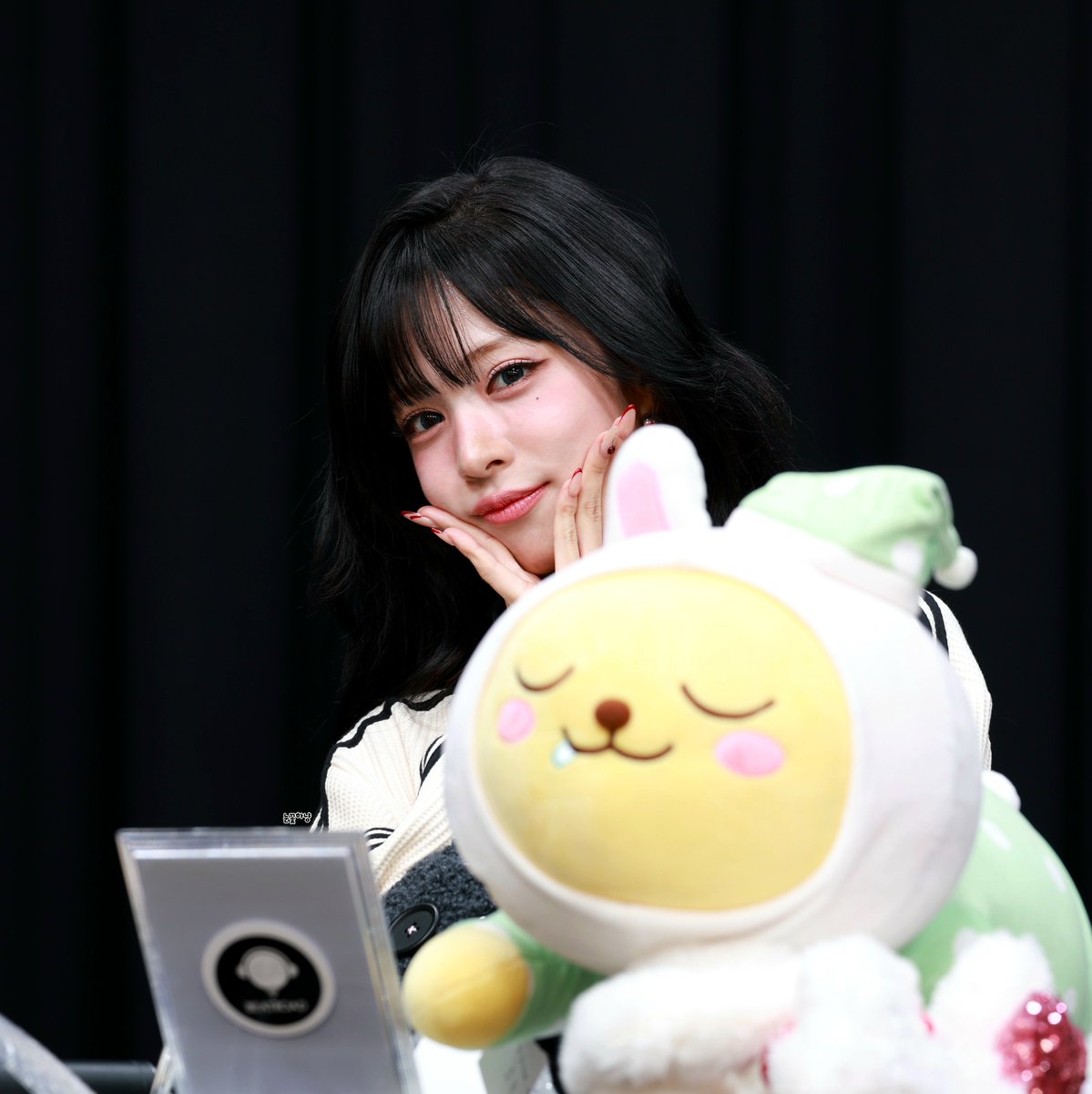 SnowBloom_'s tweet photo. 26.07.25 비트로드 팬싸인회 

이래도 안귀엽다고? 이래도?!

#fromis_9 
#프로미스나인 
#이채영 https://t.co/q98dnOfFl8