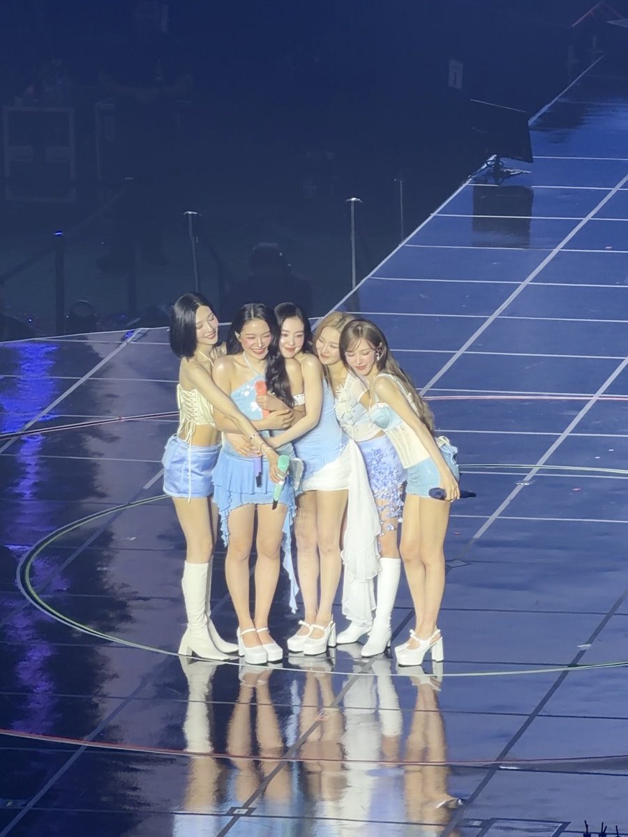 odslgi's tweet photo. 레드벨벳 ㅅㄹㅎㅇ ㅠㅠ 🫰🏻🫰🏻 https://t.co/4CeyTShX1t