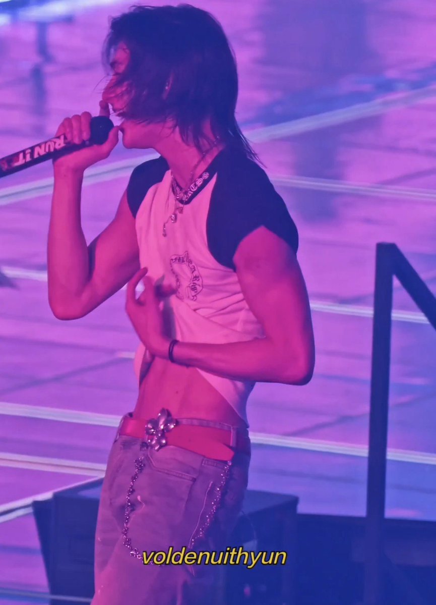 CLEMlROH's tweet photo. seen so much hyunjin tummy this past week
#bestweekofmylife #neverkillyourself https://t.co/ZNn82S6MdY