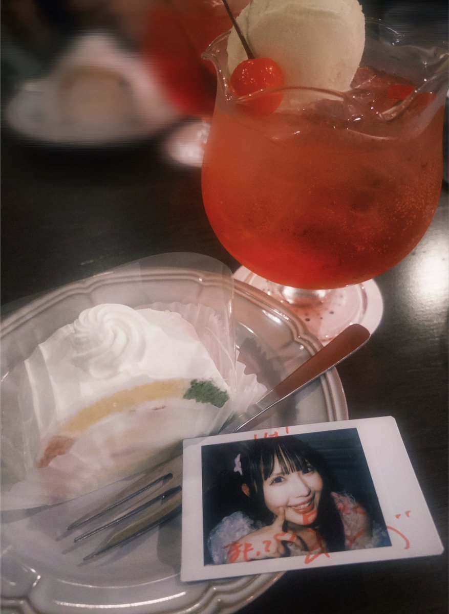 r__07__pxt's tweet photo. 現場なくてチェキ飯オタクで弱い、かわいいからいいけど‼️ https://t.co/8CkJv0ivEW