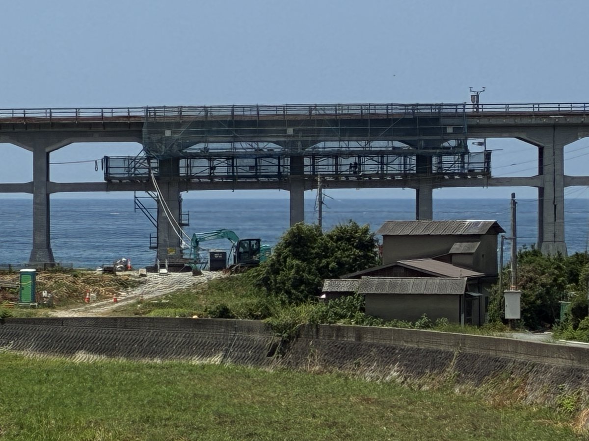 BridgeSoug89164's tweet photo. みなさん、こんばんは。

本日の撮影地付近の様子を撮影しました。

工事はまだ続いています。

暑い日が続きますが、健康第一でお過ごしください。 https://t.co/o9s08s4lmu