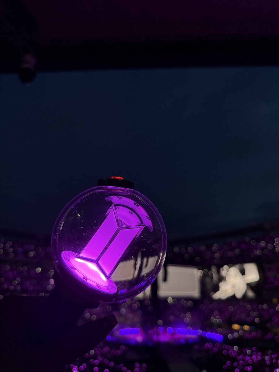 Yssisss's tweet photo. MetLife day 1 #BTS_WORLDTOUR_ARIRANG_EASTRUTHERFORD https://t.co/65nTmPwzsT