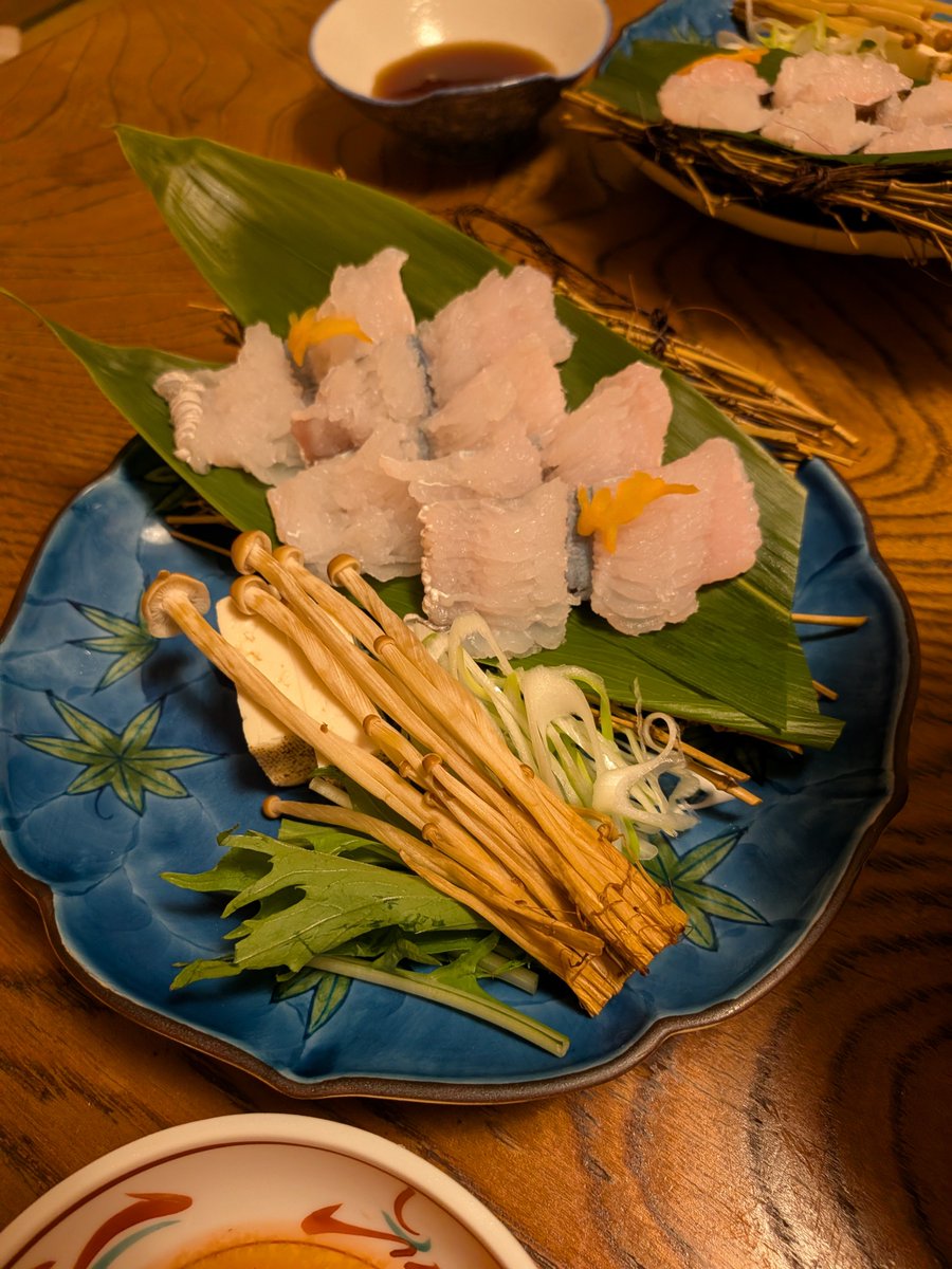Hill_makura's tweet photo. 海見たり念願の鱧しゃぶ食べたり、黒部ダムアルペンルートに入ったり https://t.co/zknBfFzCSm