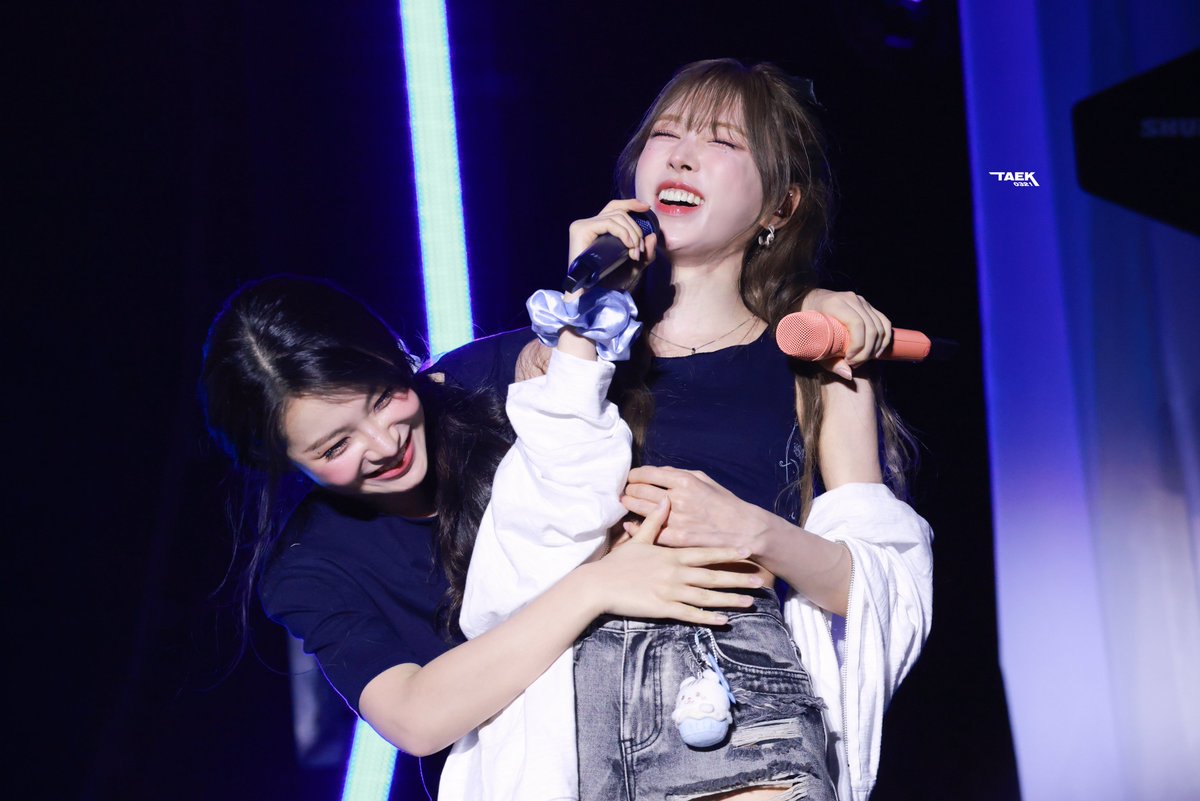 Taek0321's tweet photo. 260802 A Day in Red &amp; Velvet D3 
🩵💜
#웬디 #WENDY #예리 #YERI https://t.co/OyLCXYVxtH