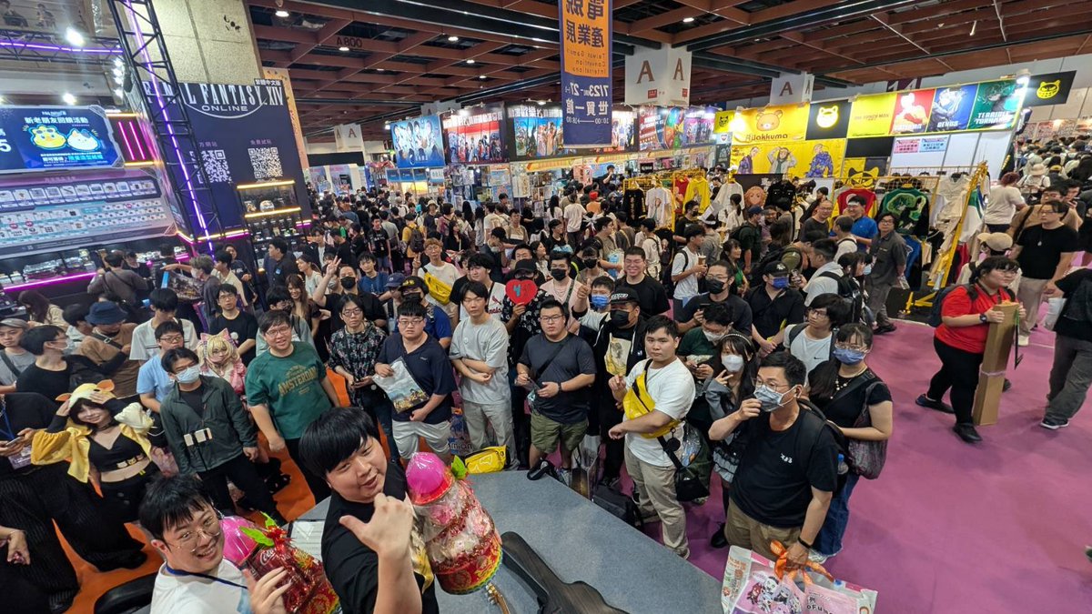 SINMO00's tweet photo. 【 弦墨 SINMO × 洛伊可 Royco 】《INTERMEZZO》企劃圓滿落幕！

感謝洛伊可 為大家帶來一個無比歡樂的下午！特別感謝 Coser 的鼎力相助，以及兩位演奏者們 

當然，最感謝所有到場支持的大家，有您們的熱情參與，才讓現場氣氛嗨到最高點！
🙏 最後，感謝「媽祖」洛伊可賞我們壽桃吃，平安又圓滿！🍑 https://t.co/EQCtF2afa8