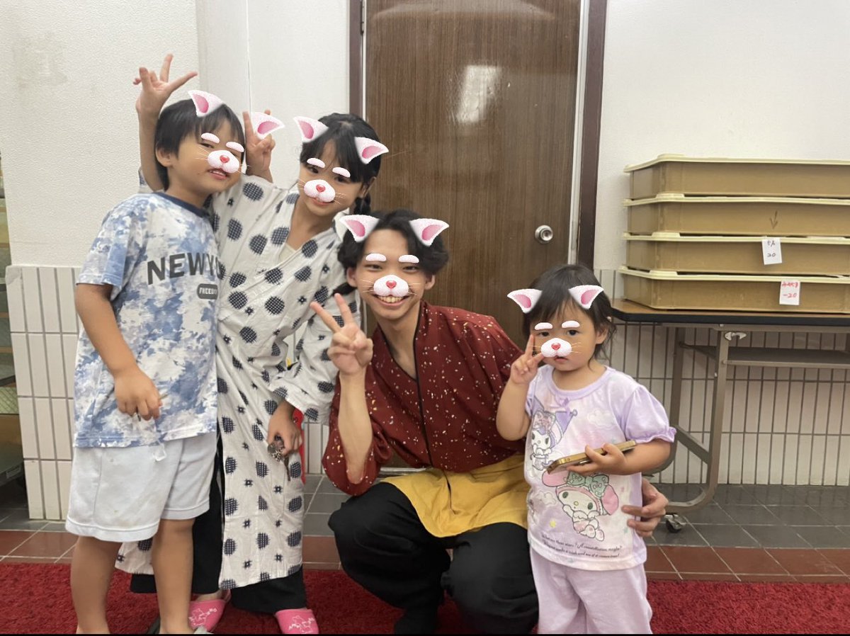 YNochibi7's tweet photo. いよいよ残りわずか🙂‍↕️沢山の思い出ありがと📸💖31日まで精一杯に頑張ります💪
凄く大変だったけど、何だかんだ楽しかった🥺ここまで教えてくれた他のスタッフの人には感謝しかないです😢🫶 https://t.co/zEXamsExpo