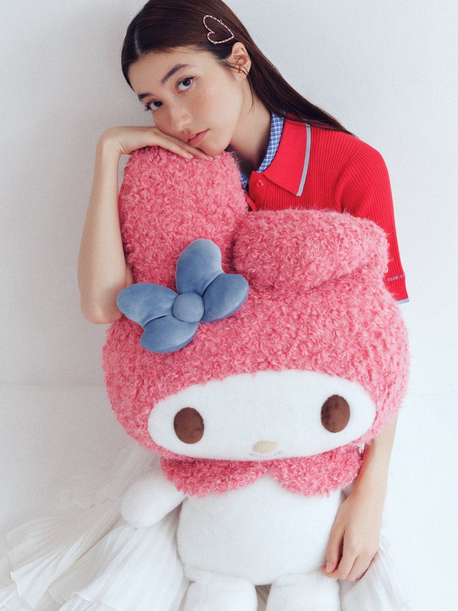 mashsanriohouse's tweet photo. \BIGな癒しが仲間入り🎀🖤🩷/

【OFFICIAL ONLINE STORE限定】
大人気のLLサイズぬいぐるみに、マイメロディとクロミが新登場✨

約50cmのビッグサイズで、思わずぎゅっと抱きしめたくなるふわふわな抱き心地☁️
ソファやベッドにちょこんと置けば、お部屋がもっと特別な空間に🍒

今すぐチェック💨
https://t.co/gyyVawudJP