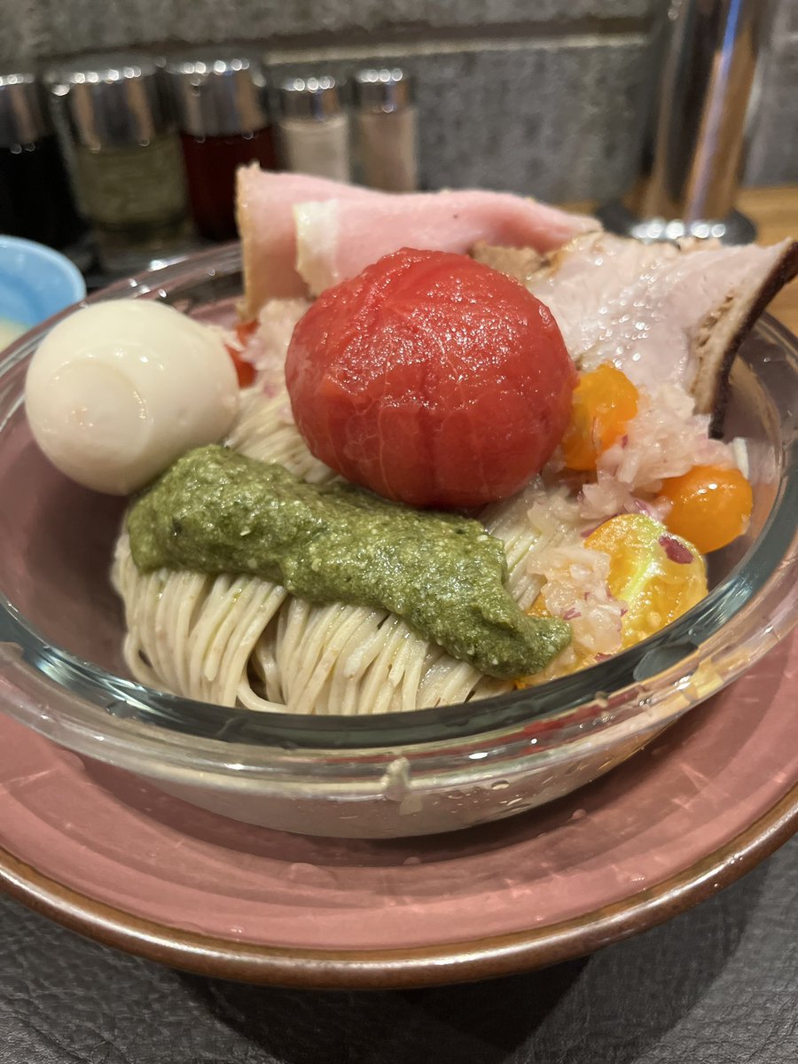 bigstarayaki's tweet photo. 麺処青野@埼玉県寄居町
限定
フルーツトマトジェノバまぜそばと冷やしホタテつけめん
味玉

北の大地の糖度抜群の高級トマトはその名に相応しいまさにフルーツのような甘さ🍅
ジェノバ風のソースや刻み玉葱とミニトマトなどに麺を絡め後半はホタテの出汁全開のつけ汁でフィニッシュ👍 https://t.co/XteKoroP7o