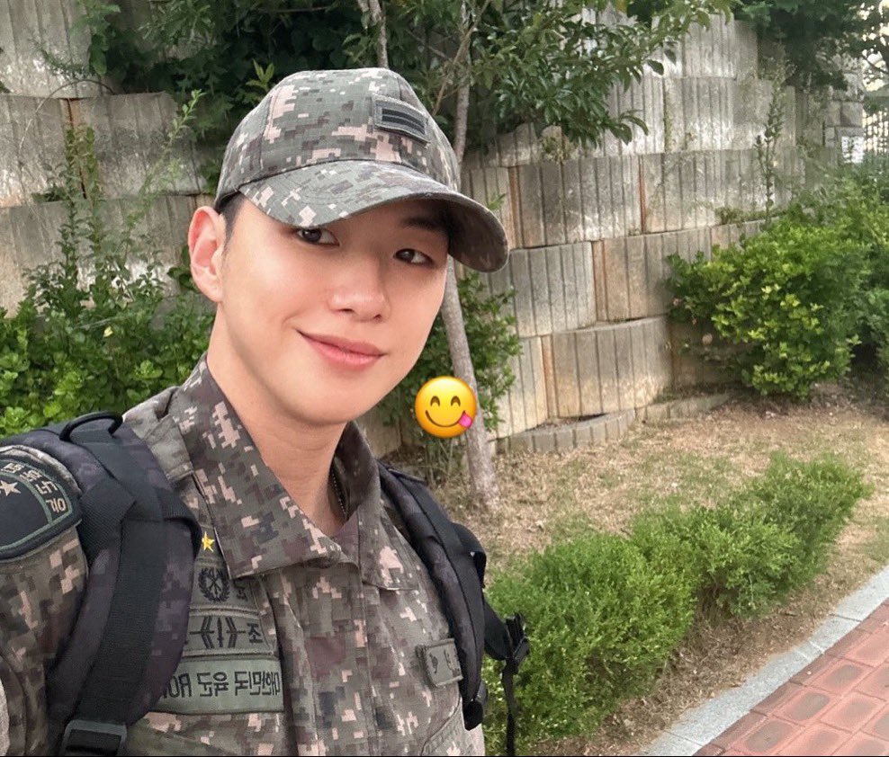 DonttouchMy__'s tweet photo. 내힘들다.. 휴가나와선 약간 풀어져서 야르해지고,, 복귀앞두곤 대천사군종병마스터분대장 총명군인됨,, https://t.co/3pTkPmbbYF