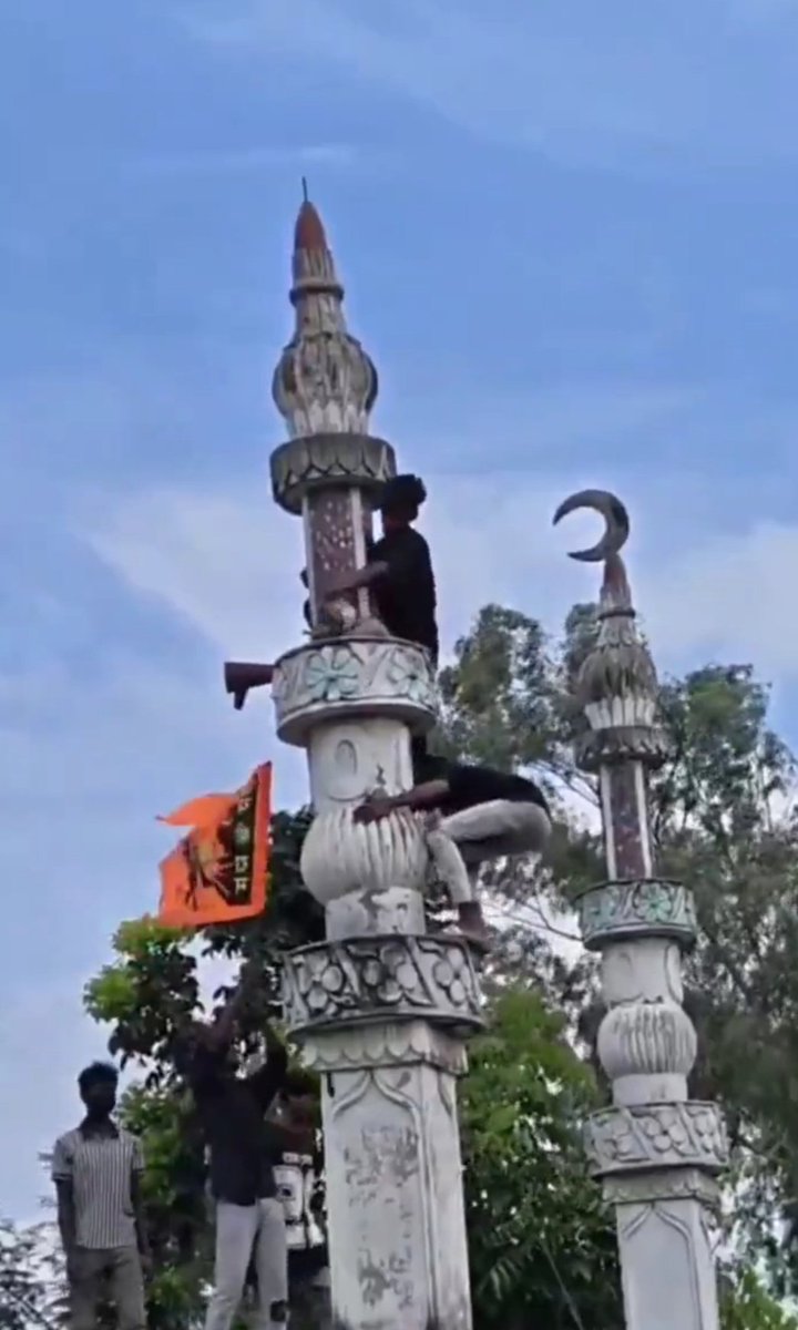 Warlock_mohit's tweet photo. There are two hindu countries in this world 

1. India 
2. Nepal 

🔥🔥🔥🚩🚩🚩🚩 https://t.co/v0jt5SRp2Q