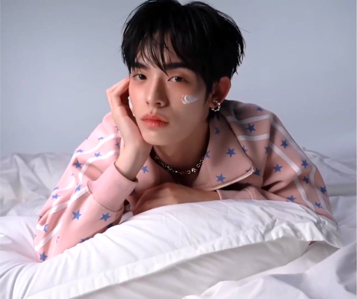 eeqlanwoil's tweet photo. สรุปตี๋ต่อยเจ็บไหม เค้ารักหมวย 😭♥️ https://t.co/BBZXrHK0Bz