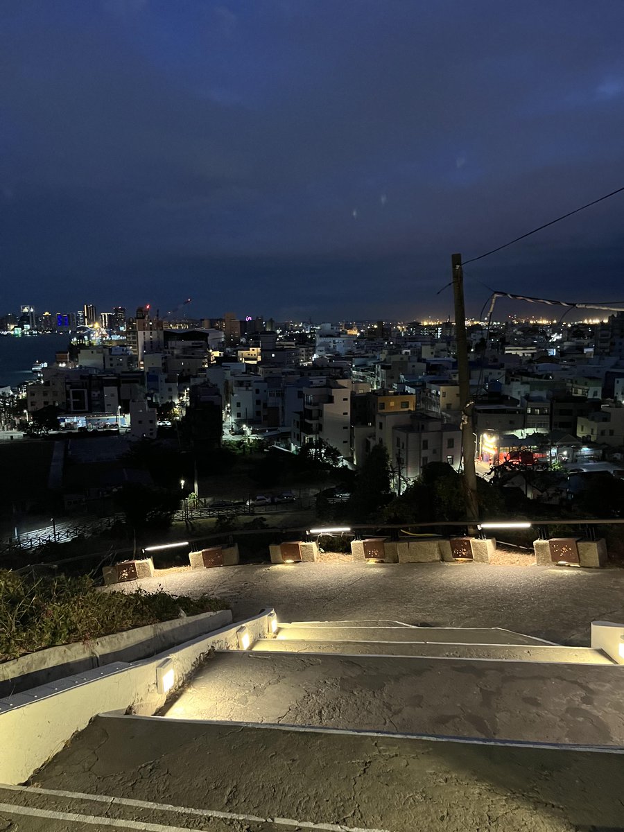 Rankhamgthj's tweet photo. 私の一番のお気に入りは、花蓮の小さな通りや路地を夜に散策することです。まるで夢の中にいるようです。 https://t.co/S1mYam5QlT