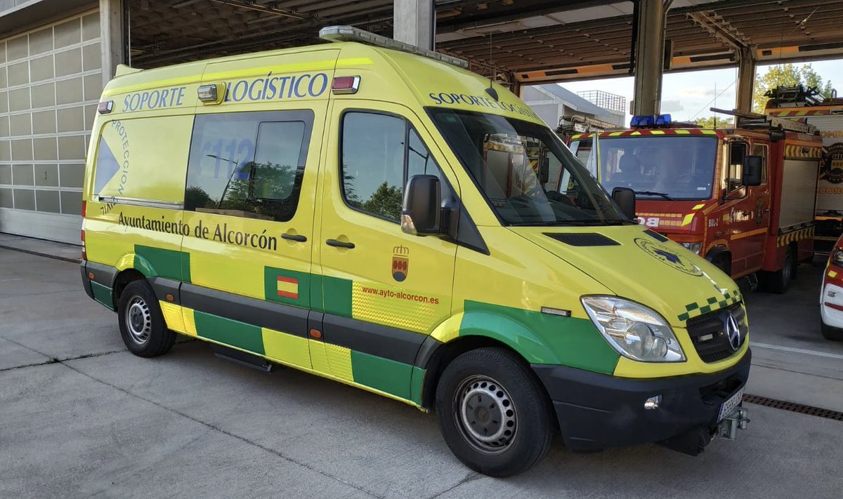 PCivil_Alcorcon's tweet photo. Nuestros Compañeros no sólo realizan tareas asistenciales en los siniestros. Cuando son especialmente complejos, realizan labores de apoyo (iluminación, perímetro de cobertura al Paciente, apoyo adicional de material sanitario fungible…)
#Logística
#ProtecciónCivil
#Alcorcón https://t.co/mW5P770gDL