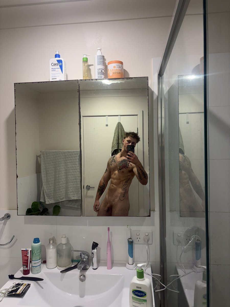 alexgym25's tweet photo. Goodnight https://t.co/cFyhch4lyM