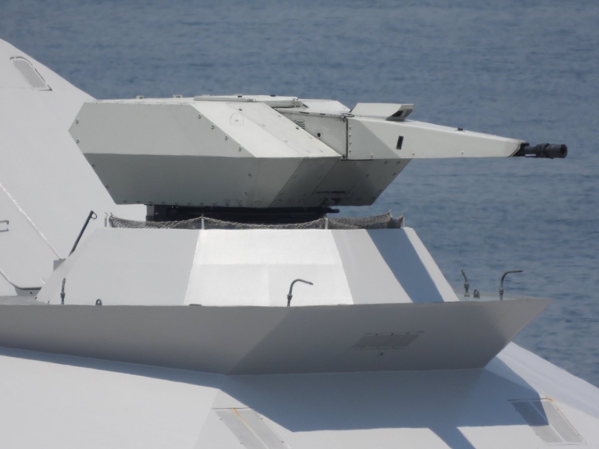 shark_ishi's tweet photo. 各国のCIWS https://t.co/gmZn3kBxJa