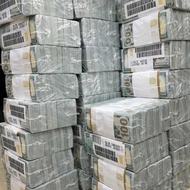 Thelenhadoor's tweet photo. Gente vcs tem 10s pra escolher 500 kg de dólares americanos ou 500 kg de ouro. O que você escolheria ?? https://t.co/PVcpDLnEil