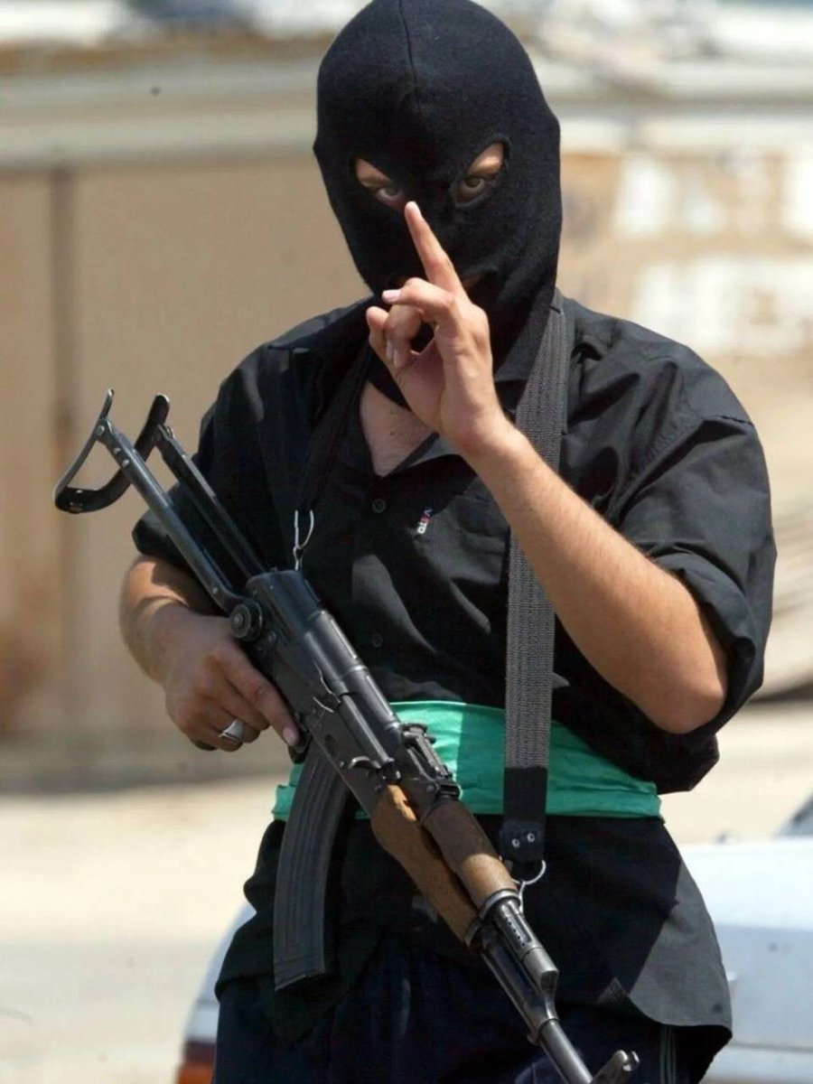 alisailn92's tweet photo. طبعا كل شيء بالوراثة. 
#العراق_بصورة_أوضح 
#العراق_عمق_المقاومة 
#جيش_الامام_المهدي https://t.co/uhslCqwTGh
