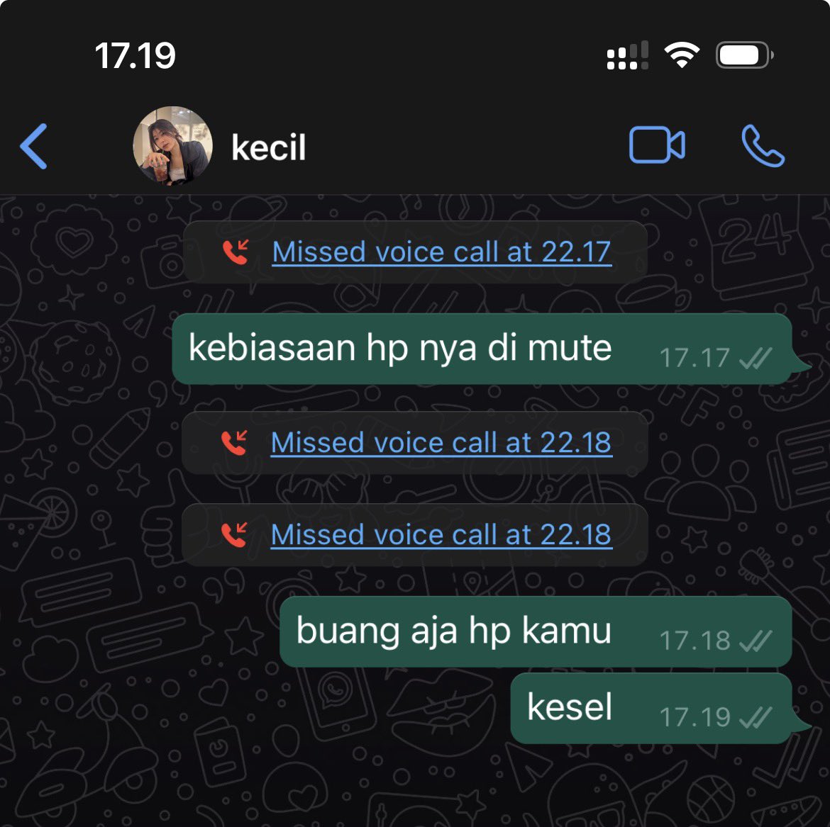 roasberapa's tweet photo. pahnfond au as kakak 26 tahun corporate lawyer yang gampang khawatir x berondong mahasiswa semester 4 yang suka lupa ngabarin dan minta maafnya ngirimin BUNGA ke KANTOR https://t.co/8YRhFEls2n