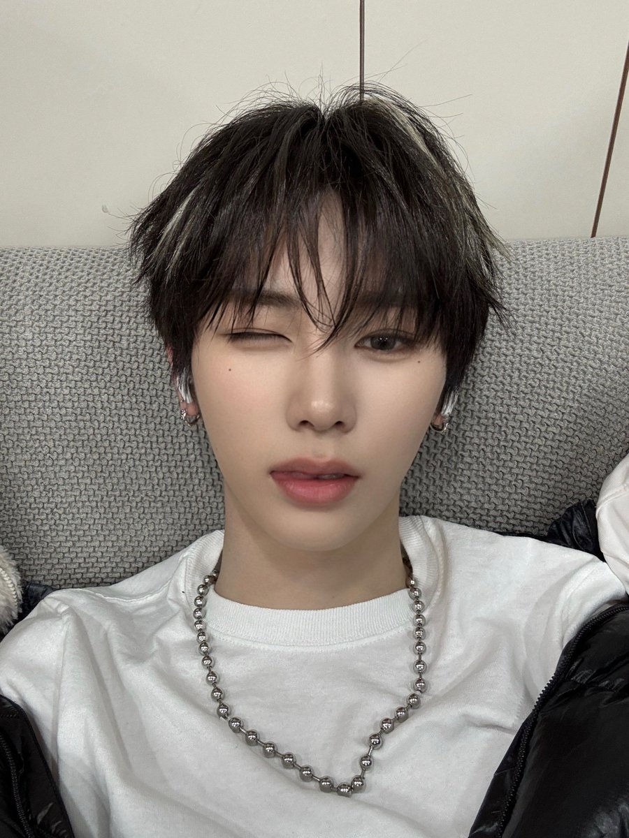flaxinre's tweet photo. 조우안신 이번 컴백에두 이벤트성으로 이런 머리 해줬음해… 일본양키st♡♡ 이날 음방, 릴스, 셀카, 남찍사 모든게 존예냥시니… 자기도 이 머리 맘에 든다함ㅠㅋㅋ 
잊고살다가도 이날이 자꾸 떠오름…,,🧎🏻‍♀️ https://t.co/TVUMek7FDg