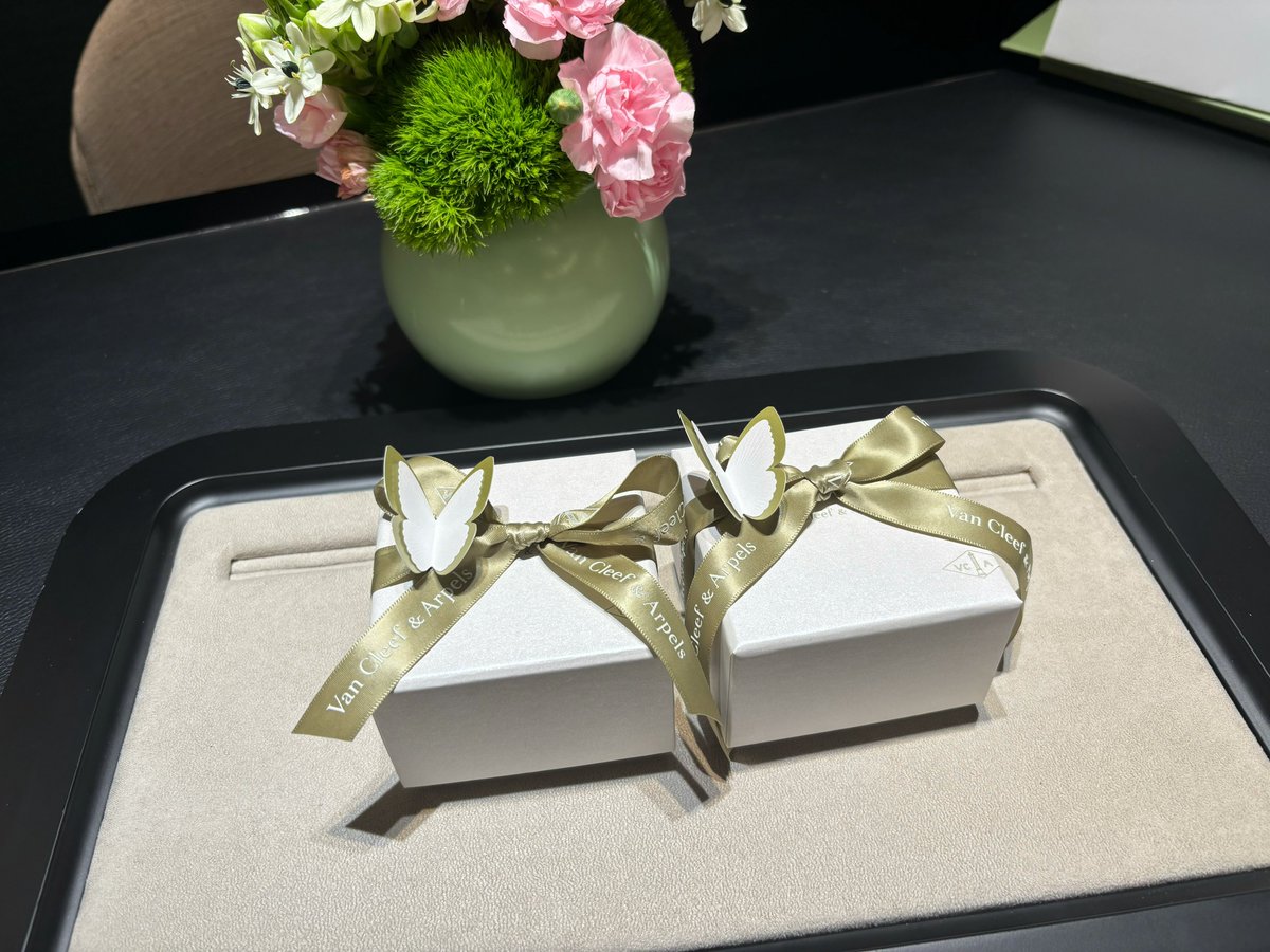 miufleur__'s tweet photo. 少し前に。
迷った末、2作品をお迎えしました🍀 https://t.co/VIw7gBFbyc