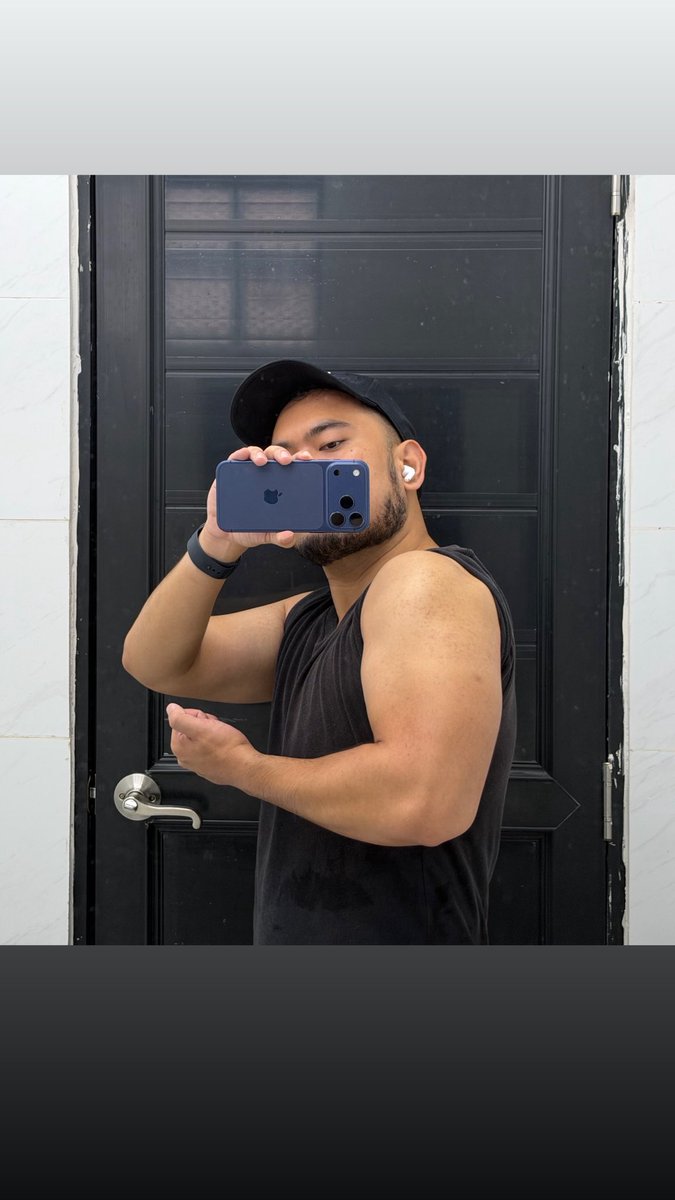 justlambily22's tweet photo. Me and my awkward poses after a gym sesh 😪😅 https://t.co/ybOyPOkhpn
