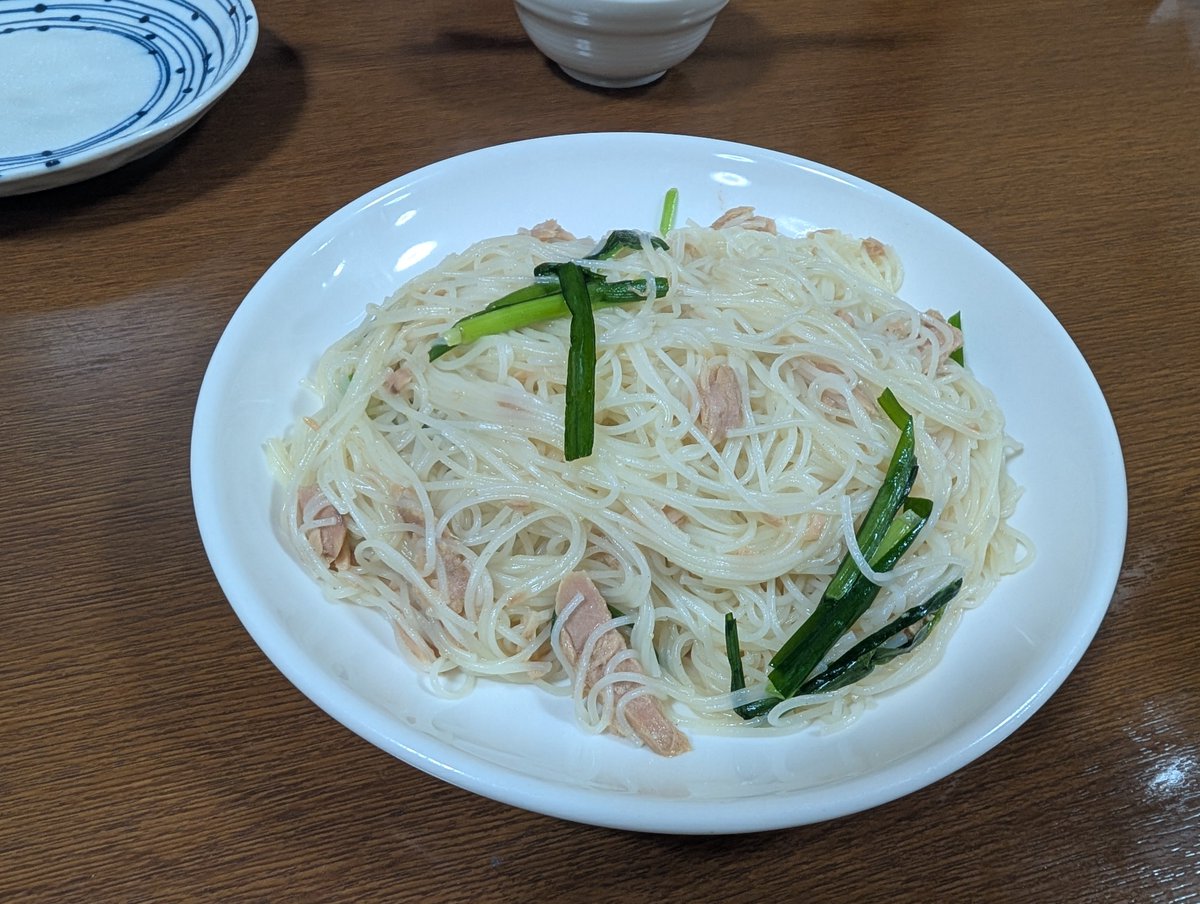 8246koji's tweet photo. 沖縄空手世界大会の後、道場の人達とは解散し、その後、南風原町で友達と夕食。お酒は飲めないけど、数年ぶりに会って色々お話できて楽しかった〜。明日、大阪に帰ります😢 https://t.co/NqeEY9GUVb