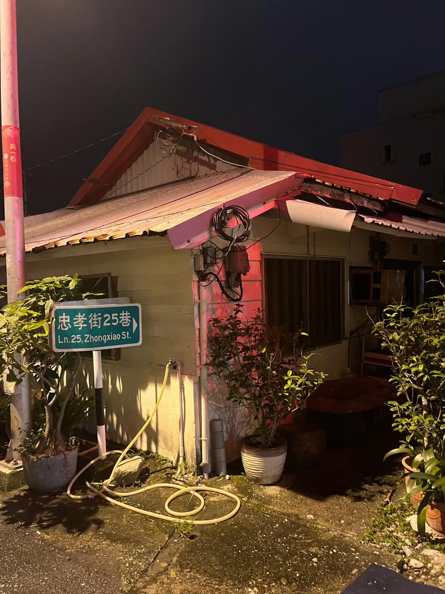 Rankhamgthj's tweet photo. 私の一番のお気に入りは、花蓮の小さな通りや路地を夜に散策することです。まるで夢の中にいるようです。 https://t.co/S1mYam5QlT