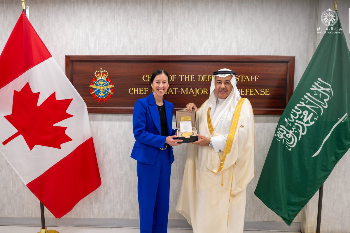 modgovksa's tweet photo. معالي مساعد وزير الدفاع للشؤون التنفيذية يلتقي نائبة وزير الدفاع الوطني الكندي ويزور جامعة أوتاوا.
 
 https://t.co/dujDPPfMhr 
 
#وزارة_الدفاع https://t.co/PH0fdcTeoI