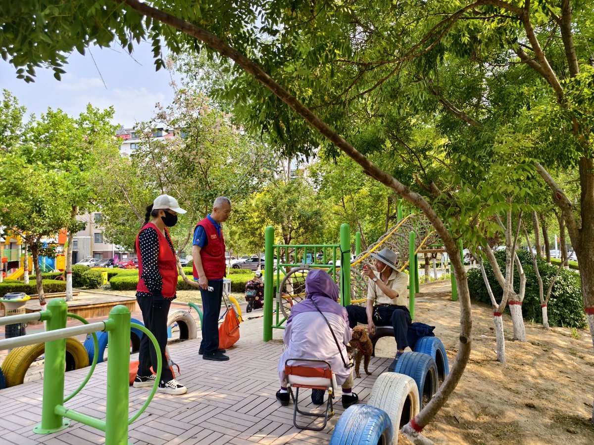 TonyaPeace61190's tweet photo. Join our neighborhood park clean-up this Saturday 9am! Gloves u0026 snacks provided—let’s keep our community green together. RSVP via link in bio!， https://t.co/4d6RdsmUrR