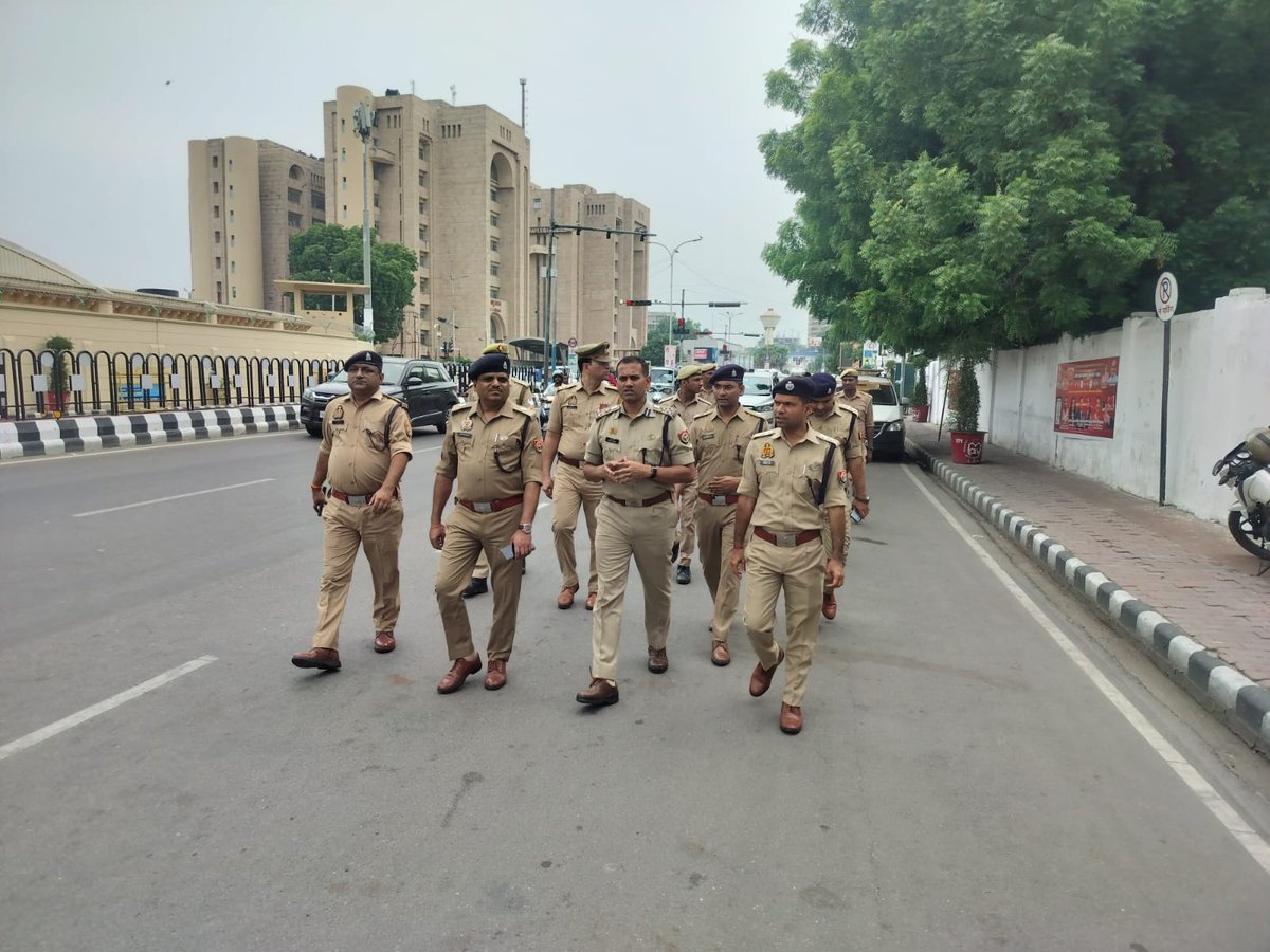 lkopolice's tweet photo. आगामी विधानसभा सभा सत्र के दृष्टिगत सुरक्षा व्यवस्था व पुलिस व्यवस्थापन के सम्बन्ध में @adgzonelucknow व #JCP_LO लखनऊ द्वारा किया गया स्थलीय निरीक्षण एवं संबंधित को दिये गये आवश्यक दिशा-निर्देश।
@Uppolice
@dgpup
@UPGovt https://t.co/KyNEqKzAmv