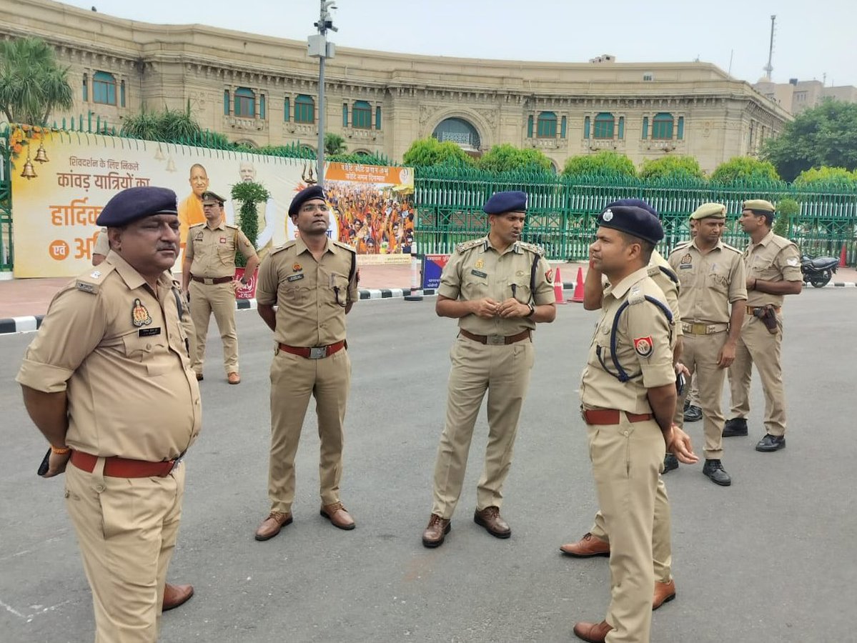 lkopolice's tweet photo. आगामी विधानसभा सभा सत्र के दृष्टिगत सुरक्षा व्यवस्था व पुलिस व्यवस्थापन के सम्बन्ध में @adgzonelucknow व #JCP_LO लखनऊ द्वारा किया गया स्थलीय निरीक्षण एवं संबंधित को दिये गये आवश्यक दिशा-निर्देश।
@Uppolice
@dgpup
@UPGovt https://t.co/KyNEqKzAmv