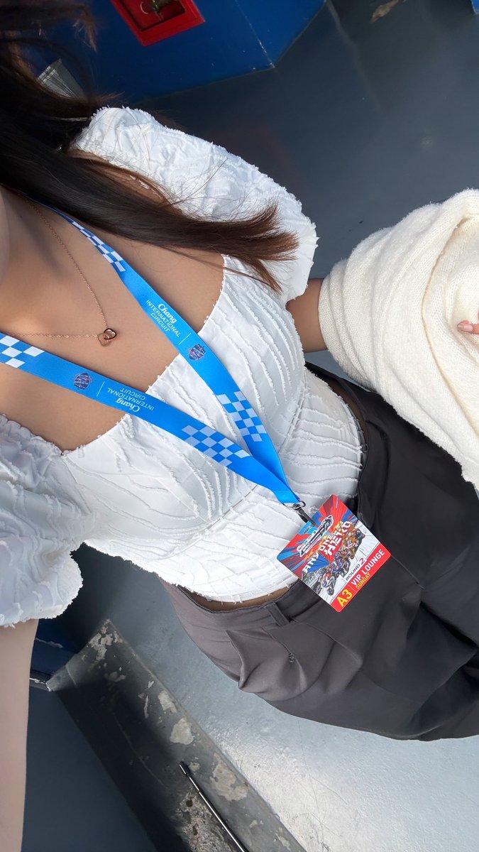 nutttaki's tweet photo. First day w/n’ing see you round#3 kab 💙🧡 https://t.co/yPVIHkbdzX