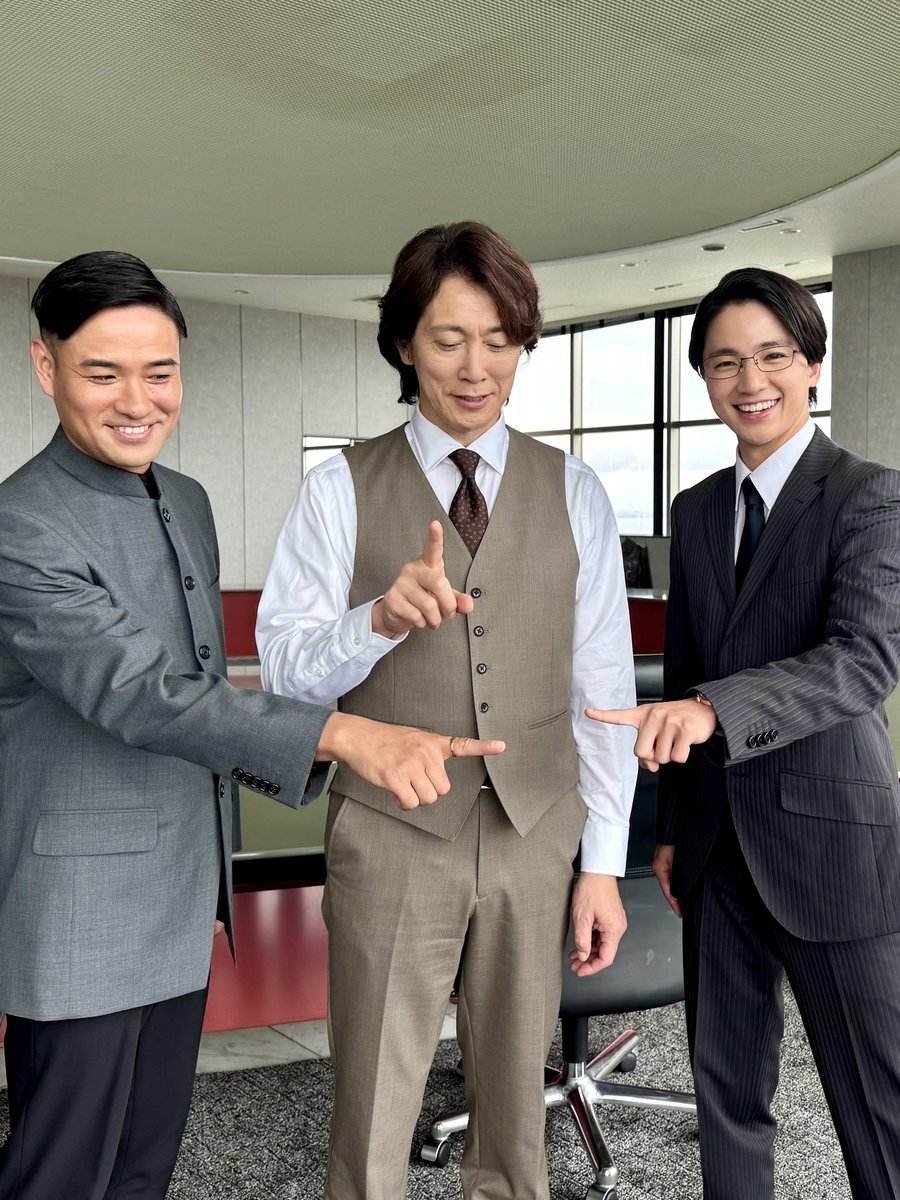 ichijigen_ytv's tweet photo. 💠第𝟓話まであと𝟐時間💠

❨ 一次元の撮影日記 ❩

一次元ポーズ☝🏻と思ったら…
3人の指がどんどんくっついていきました👾笑

第𝟓話 今夜𝟏𝟎:𝟑𝟎
『#一次元の挿し木』
#佐々木蔵之介 #木戸大聖 #笠原秀幸 https://t.co/Z6pFE5kK4c
