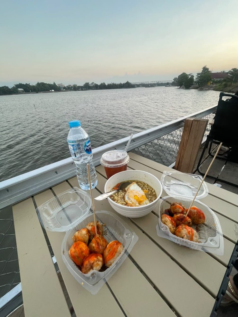 stepengio's tweet photo. Sore di hari minggu 🤤 https://t.co/mmP6kuhCID