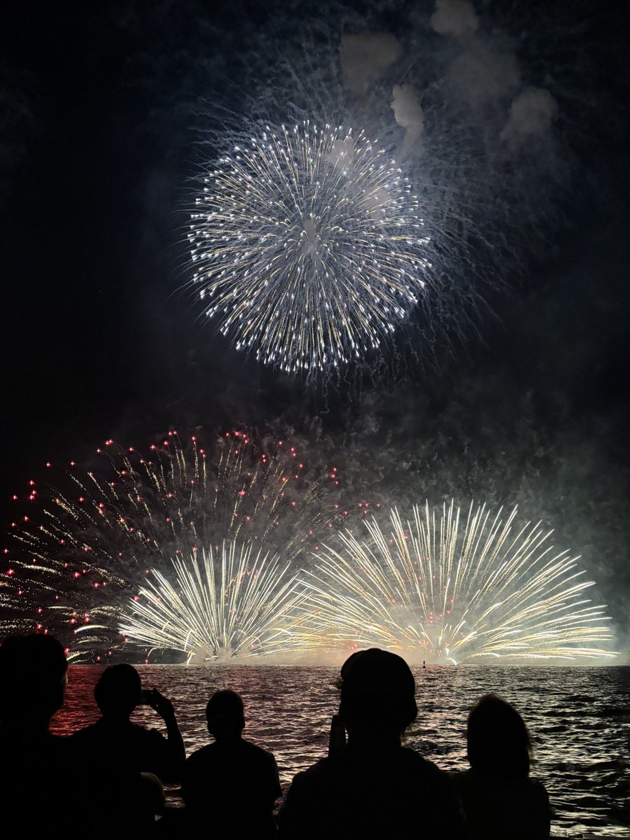 tar0__328km's tweet photo. はじめての水郷祭
綺麗に撮れたやつ https://t.co/FwuXuVbXlW