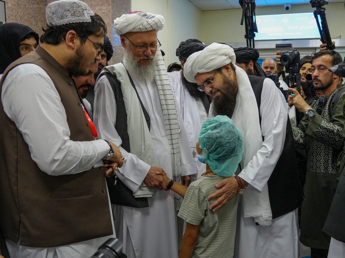 ARCSAfghanistan's tweet photo. #کابل؛ شفاخانه تخصصی قلبی #هلال‌احمر_افغانی افتتاح شد

یکشنبه، ۱۸ صفر ۱۴۴۸
 #شفاخانه مجهز تداوی بیماری‌های قلبی، با تجهیزات پیشرفته طبی و داکتران متخصص، از سوی هلال‌احمر افغانی، طی مراسم ویژه‌ای افتتاح شد.
در مراسم افتتاح این شفاخانه، مولوی عبدالسلام حنفی، معاون اداری ریاست‌الوزرای ا.ا.ا #افغانستان، شیخ‌الحدیث شهاب‌الدین دلاور، رئیس عمومی هلال‌احمر افغانی، حافظ عزیزالرحمن، معاون این اداره، مسئولین ادارات دولتی، نمایندگان #شرکای_کاری_بین‌المللی، علمای دینی، کارکنان بخش صحت، تاجران ملی، مسئولین و کارکنان هلال‌احمر افغانی حضور داشتند.
محترم حافظ عزیزالرحمن، معاون هلال‌احمر افغانی، #افتتاح این شفاخانه را گامی مهم در راستای گسترش خدمات صحی کشور دانست و گفت که از این پس، #بیماران نیازمند مبتلا به سوراخ قلب، به‌صورت رایگان از خدمات تداوی و جراحی در یک شفاخانه مجهز و معیاری بهره‌مند خواهند شد. وی افزود که هلال‌احمر افغانی پیش از این نیز #هزینه‌های تداوی این بیماران را از منابع مالی خود در شفاخانه‌های خصوصی پرداخت می‌نمود، اما اکنون این خدمات را در شفاخانه #تخصصی خود ارائه خواهد کرد.
داکتر عبدالولی اتمانزی، رئیس شفاخانه، گفت که این شفاخانه با تجهیزات پیشرفته طبی، تیم کاری متخصص ۲۴ ساعته و #امکانات لازم مجهز شده و مطابق با معیارهای بین‌المللی، خدمات صحی را به بیماران مبتلا به بیماری‌های قلبی ارائه می‌کند.
مولوی عبدالسلام حنفی، معاون اداری ریاست‌الوزرا، افتتاح این شفاخانه را پیشرفتی مهم در راستای #تقویت خدمات صحی کشور خواند و اظهار داشت که با آغاز فعالیت این شفاخانه، هزاران بیماری که برای تداوی با مشکلات سفر به #کشورهای_خارجی روبه‌رو بودند، در داخل کشور از خدمات صحی معیاری و رایگان بهره‌مند خواهند شد.
رئیس عمومی هلال‌احمر افغانی گفت که در این شفاخانه، سالانه تا دو هزار بیمار مبتلا به #سوراخ_قلب به‌صورت رایگان تحت تداوی قرار خواهند گرفت. وی از نهادهای کمک‌کننده بین‌المللی، تاجرین ملی و خیرین کشور خواست تا همکاری‌های خود را با پروگرام‌های #بشردوستانه و صحی هلال‌احمر افغانی بیشتر گسترش دهند تا زمینه تداوی شمار بیشتری از بیماران نیازمند فراهم شود.
در این مراسم، شیخ‌الحدیث محمدقاسم خالد، رئیس کمیسیون اصلاحی، و الحاج محمدیونس مهمند، تاجر ملی، نیز افتتاح این شفاخانه را پیشرفتی مهم برای سکتور صحی کشور دانسته و بر ضرورت تداوم #همکاری‌ها با پروگرام‌های بشردوستانه و صحی هلال‌احمر افغانی تأکید کردند.
هلال‌احمر افغانی با همکاری شرکای کاری داخلی و بین‌المللی خود تلاش می‌کند تا از طریق گسترش خدمات صحی در سراسر کشور، تداوی بیماران نیازمند و فراهم‌سازی امکانات معیاری صحی، خدمات #نجات‌بخش بیشتری را به هموطنان ارائه کند.

===========================

#Kabul: ARCS Specialized Cardiac Hospital #Inaugurated
Sunday, August 2, 2026

The #ARCS inaugurated a specialized hospital for the treatment of #heart_diseases, equipped with advanced medical equipment and staffed by specialist doctors, during a special inauguration ceremony.
The inauguration ceremony was attended by Mawlawi Abdul Salam Hanafi, Deputy Prime Minister of Administrative Affairs of the Islamic Emirate of #Afghanistan; Sheikh-ul-Hadith Shahabuddin Delawar, General President of the ARCS; ARCS Vice President Hafiz Azizur Rahman; officials from government institutions; representatives of #international_partners; religious scholars; healthcare professionals; national businessmen; and officials and staff of the ARCS.
Speaking at the ceremony, Hafiz Azizur Rahman, ARCS Vice President, described the inauguration of the hospital as an important step toward #expanding healthcare services in the country. He stated that, from now on, #patients suffering from congenital heart defects will receive free treatment and cardiac surgery services at a fully equipped and standard hospital. He added that although the ARCS had previously covered the #treatment costs of such patients in private hospitals through its own financial resources, these services will now be provided at its own #specialized hospital.
The Director of the hospital, Dr. Abdul Wali Atmanzai, said that the hospital is #equipped with advanced...
1/2