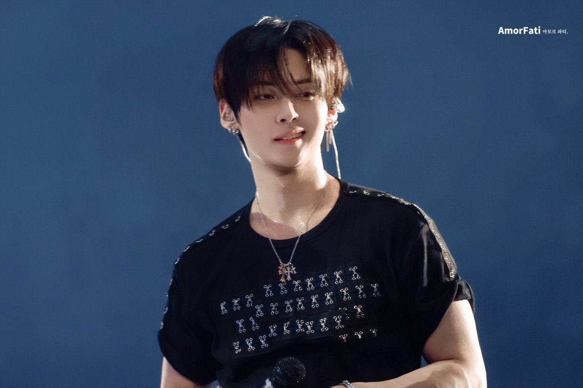 AmorFati_9800's tweet photo. 260802 Run it Seoul

#리노 #LeeKnow #リノ
#StrayKids #스트레이키즈 https://t.co/eJDUUV6lSw