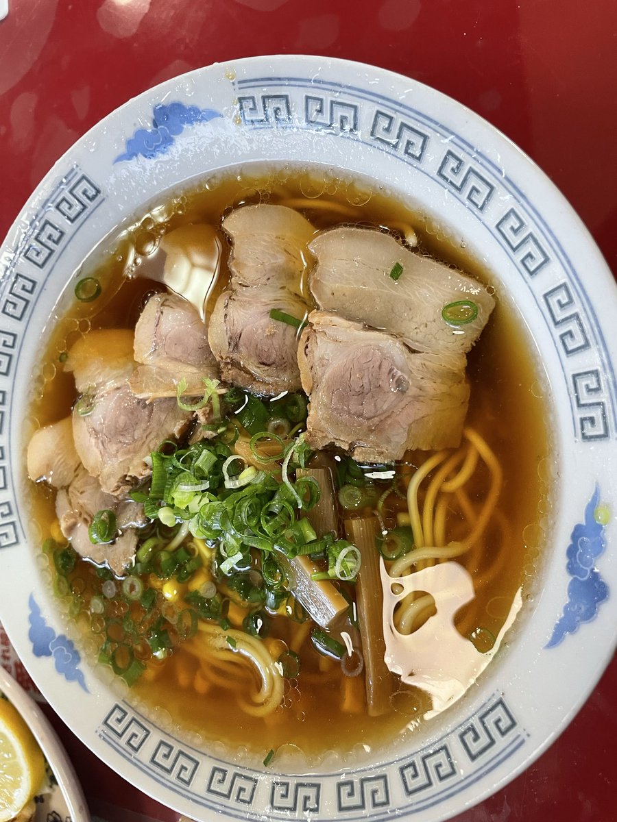 tcr2727's tweet photo. 延寿園さんのチャーシュー麺と鳥から揚げを食う。
辛さにめっぽう弱いので名物のミンチラー麺は食べず。 https://t.co/P1IhMv3tYx