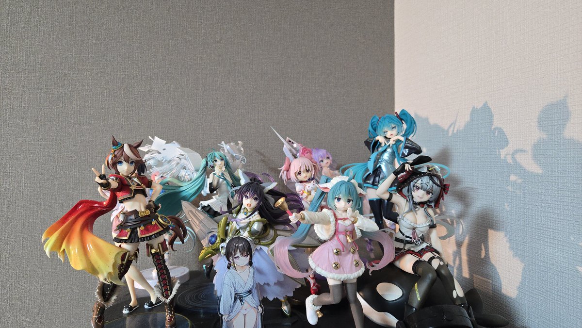 Rui_project_L's tweet photo. 出して直すのめんどくさくなったやつ飾ってるけどそろそろフィギュアケース考えないとまずい https://t.co/9iOQezIsnd