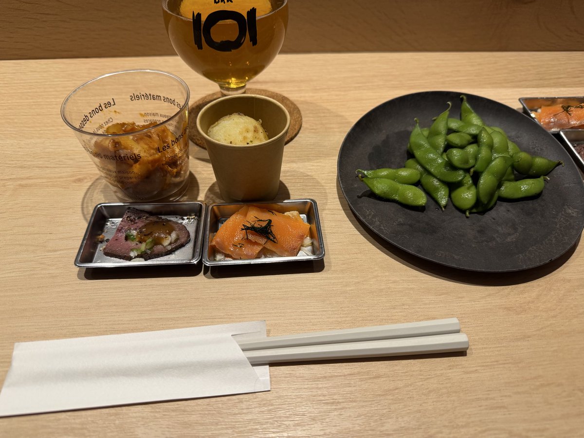 jouetnoshiroi's tweet photo. 今夜は…お仕事、残業😅
ハンバーグと🌽作って頂きました🙏

昨日は…#BAR101  さん
1周年イベントに参加して来ましたよ🍺
ついつい飲み過ぎた😵‍💫 https://t.co/9jEloCXb8Y