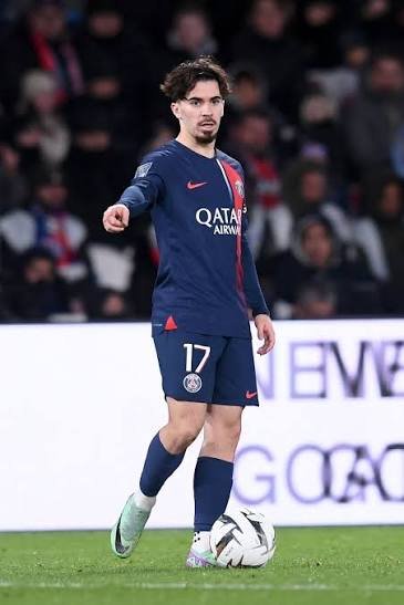 utd_elius's tweet photo. This midfield battle is going to be crazy when PSG face Manchester United https://t.co/1bhDFJnxjJ